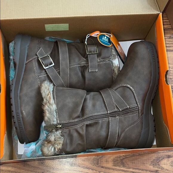 Sporto Tan Boots with Fur Trim - Picture 1 of 3